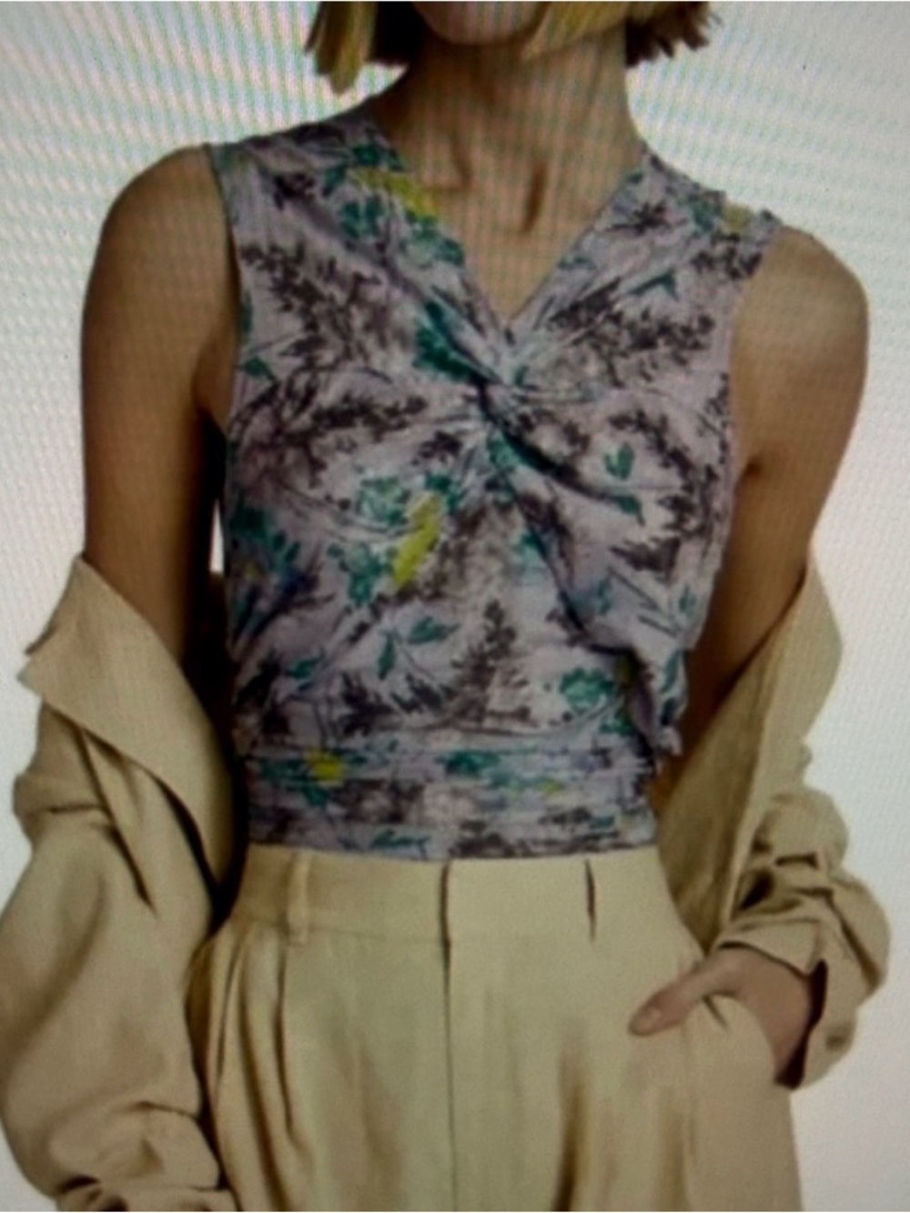 NWT cinq a sept Lavender Floral Ruched Beautiful Sleeveless Shirt